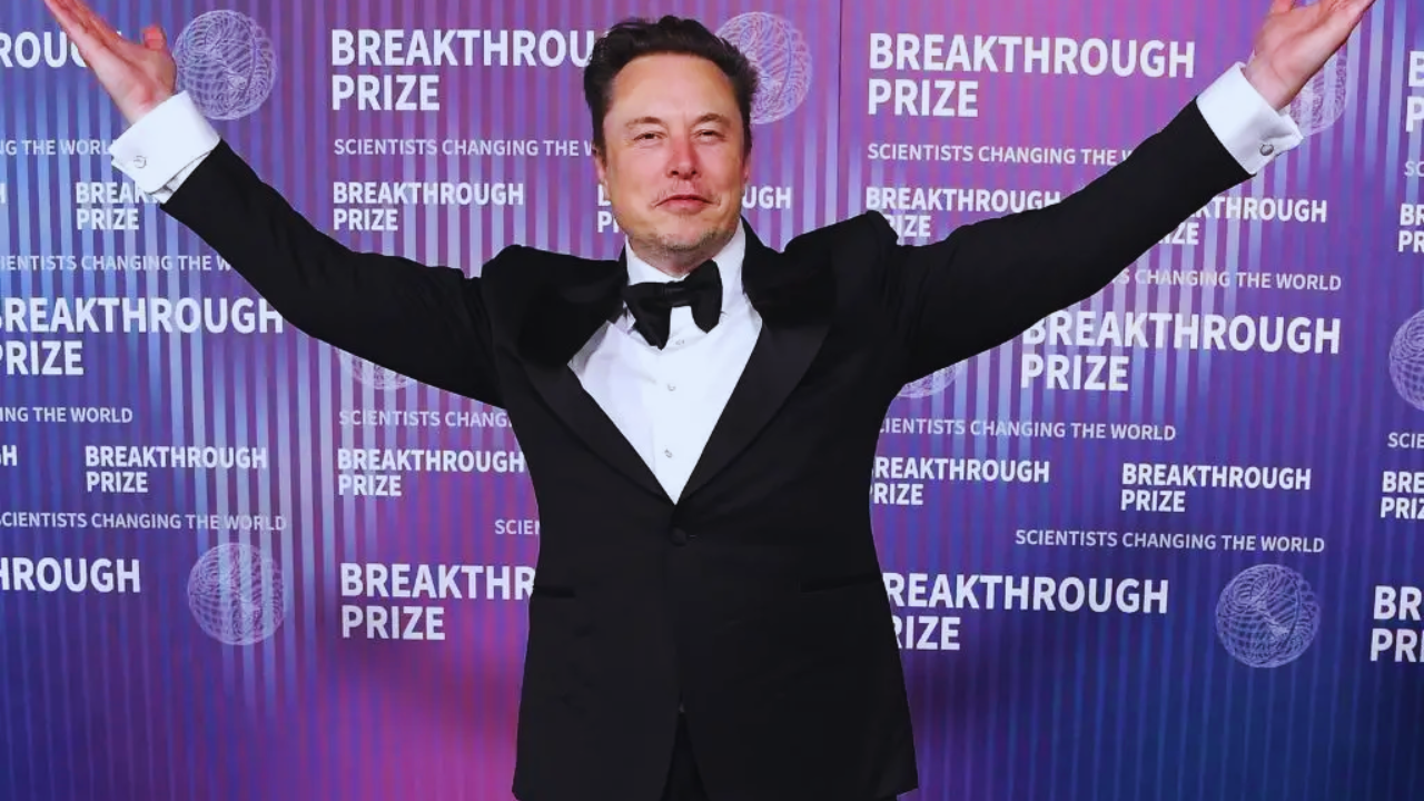 How SpaceX's Private Deals Boosted Net Worth of Elon Musk to Over $400 Billion